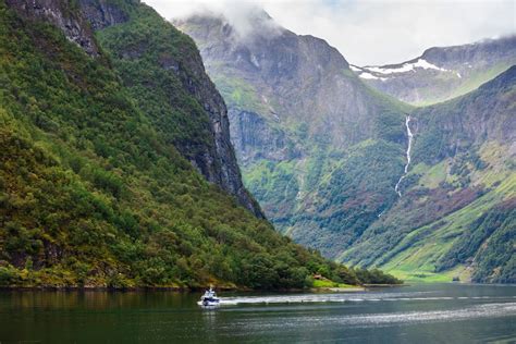 how to get to sognefjord from bergen